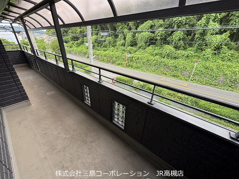 広々とした南向きのバルコニー♪お洗濯ものも良く乾きます♪ 高槻市南平台1丁目 中古一戸建 その他