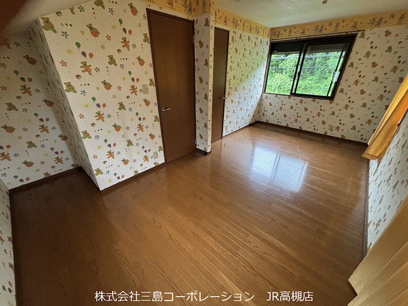 9.9帖洋室、将来、2つの洋室に区切れるような設計になっております♪ 高槻市南平台1丁目 中古一戸建 その他