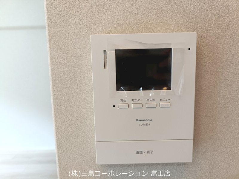 モニター付きインターホンが設置されており、訪問者の顔を確認できます。防犯面も配慮された住まいです。 朝日プラザ高槻ウエストヒルズA棟 その他
