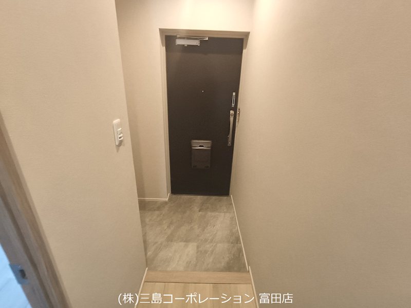 玄関は清潔感のある明るい空間です。快適な暮らしをサポートする住まいです。 朝日プラザ高槻ウエストヒルズA棟 その他