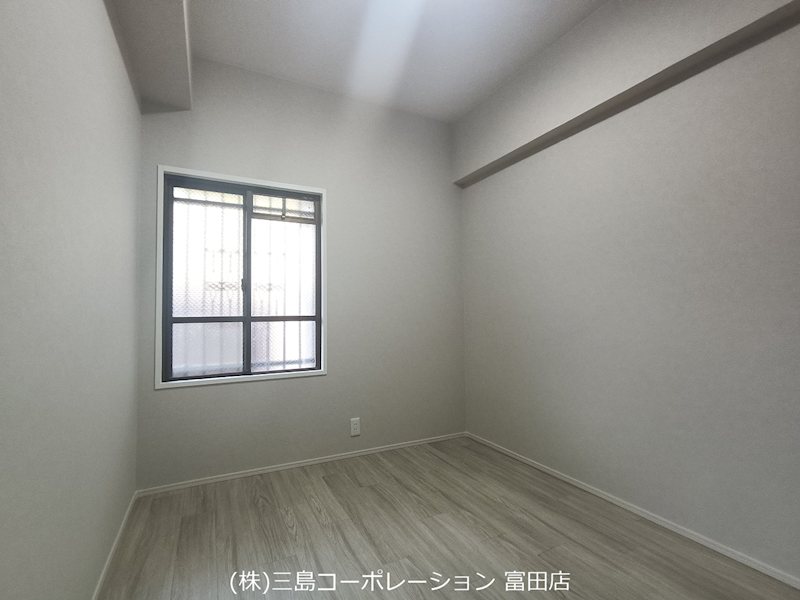 自然光が差し込む明るい室内。趣味の部屋や書斎など、様々な用途で活用いただけます。 朝日プラザ高槻ウエストヒルズA棟 その他