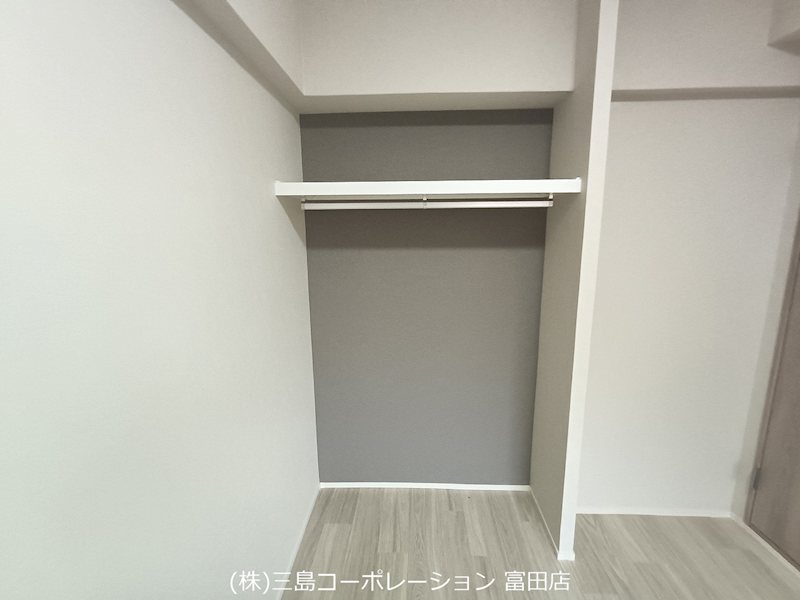 収納スペースにはハンガーポールと枕棚を設置。衣類はもちろん、小物やカバンなどもすっきりと整理できます。 朝日プラザ高槻ウエストヒルズA棟 その他