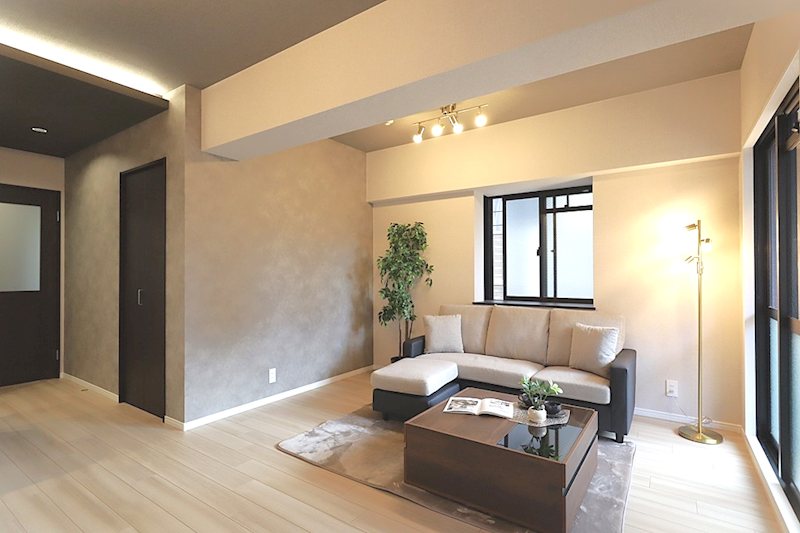 床フローリング、壁天井クロス張替、キッチン新調 南と東から採光のある明るいLDK17.7帖 メロディーハイム牧野公園弐番館 その他