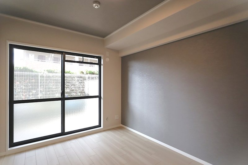 南側バルコニーに面したリビング隣接の明るい洋室6帖 メロディーハイム牧野公園弐番館 その他