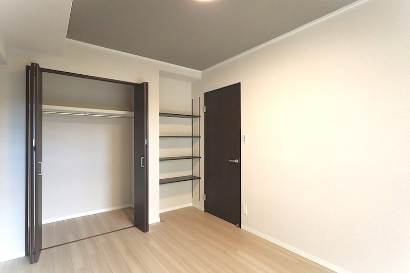 南側バルコニーに面したリビング隣接の明るい洋室6帖 メロディーハイム牧野公園弐番館 その他