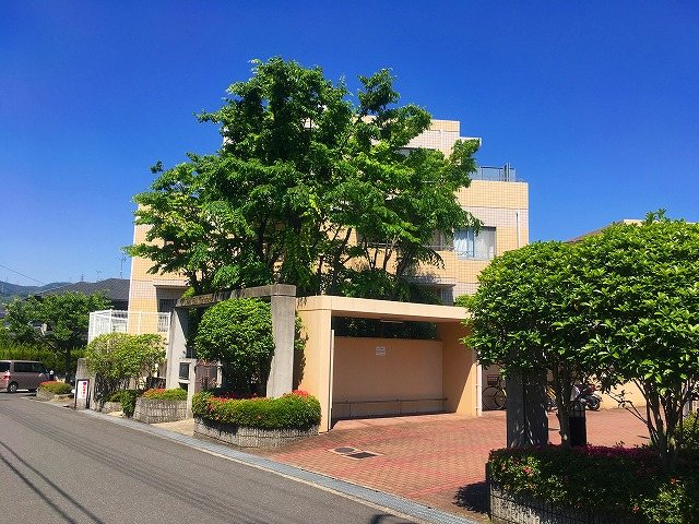 ライオンズヒルズ高槻 外観写真