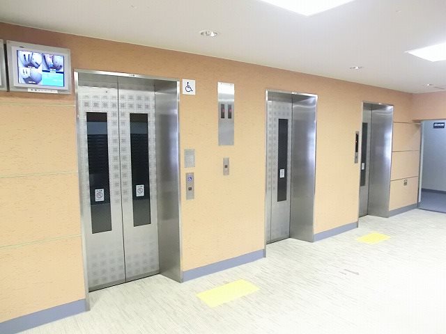 ローレルハイツ茨木総持寺第1号棟 共用部写真（エントランス）