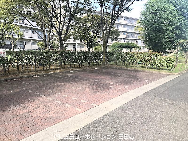 富田第二住宅62号棟   共用部写真（駐車場）