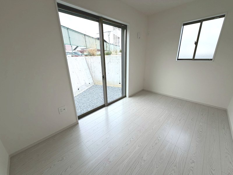 1階キッチン後ろ洋室5帖 菊丘町全2棟新築分譲地内2号棟 その他