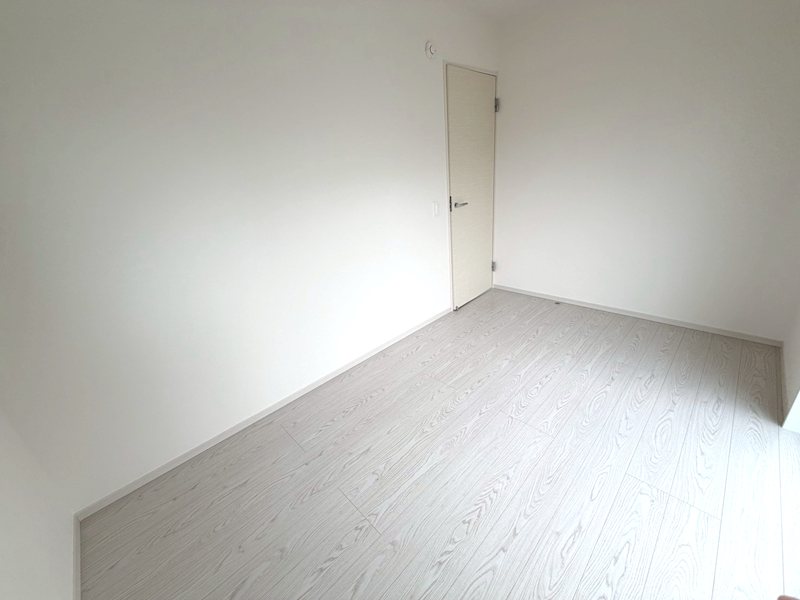 1階キッチン後ろ洋室5帖 菊丘町全2棟新築分譲地内2号棟 その他