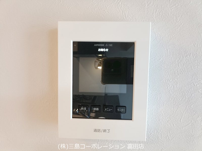 来訪者をモニターで確認できるTVモニター付きインターホン。不審者の侵入を防ぎ、安心な暮らしをサポートします。 高槻阿武山二番街208号棟 その他
