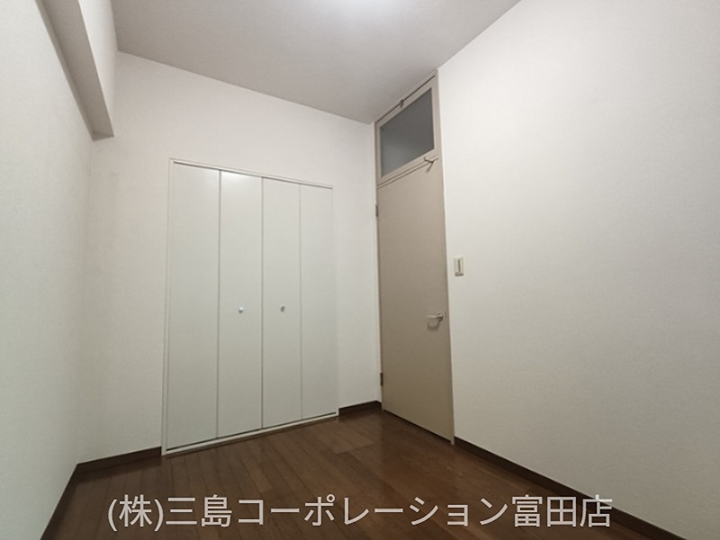 収納スペースも備わった居室は、プライベートな時間をゆったり過ごすのにぴったり。新しい生活を始める場所としてご検討ください。 高槻阿武山三番街302号棟 その他