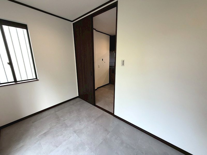 キッチン後ろパントリー4帖 成田東が丘一戸建再生既存住宅 その他