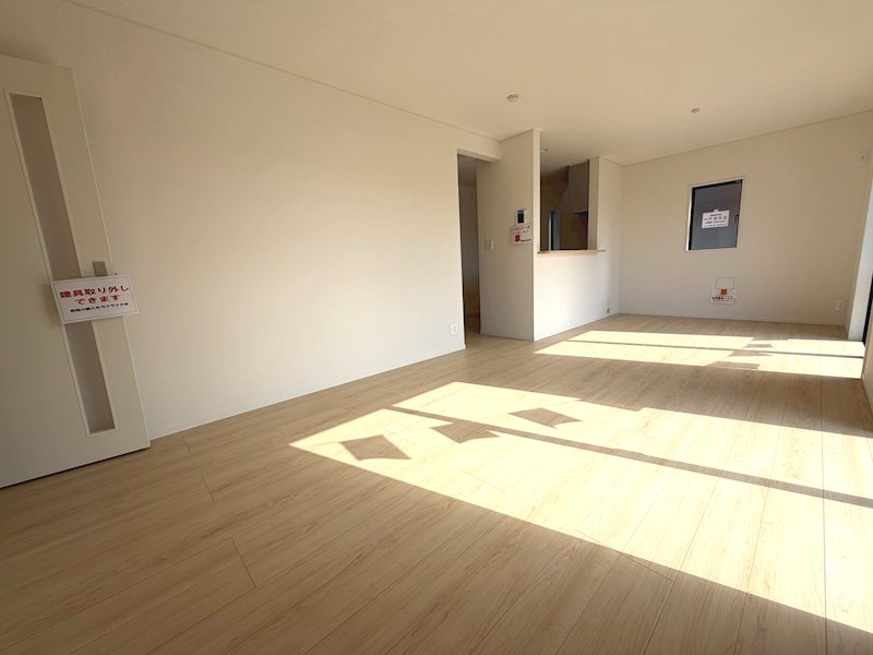 西側採光ならではの、夕暮れの雰囲気の良いLDK18帖 出口4丁目CRADLEGARDEN限定1邸新築分譲住宅 その他