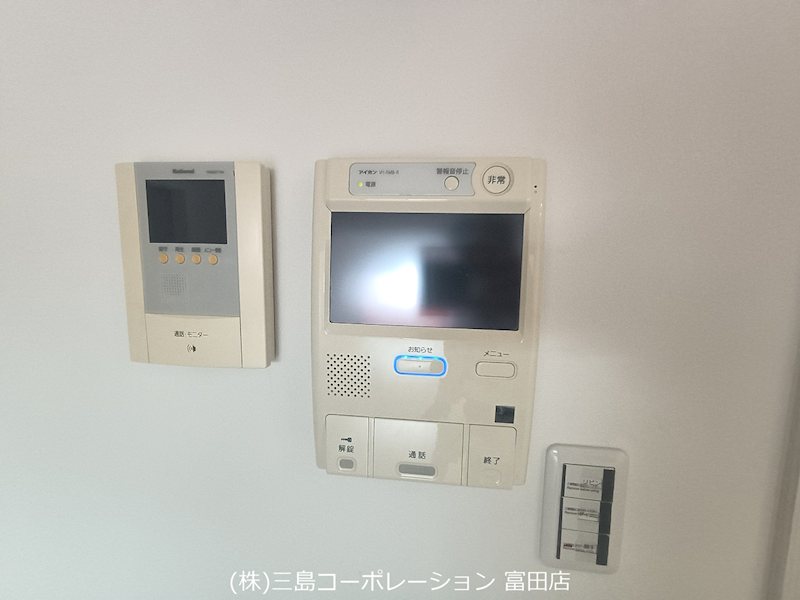 モニター付きインターホンは来訪者の顔を確認でき、安心感を高めます。日々の暮らしを快適にサポートします。 ライオンズマンション高槻 その他