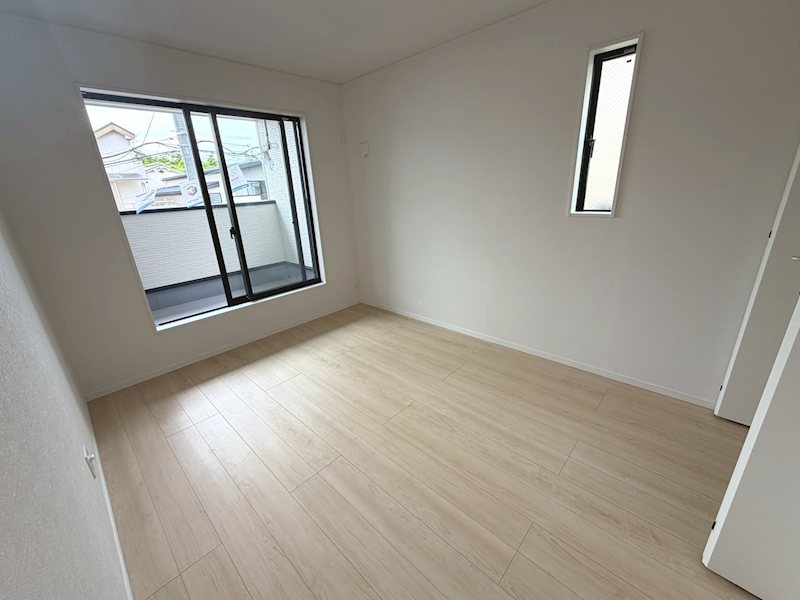 バルコニーに面した洋室6帖 お子様のお部屋にいかがでしょうか 渚元町CRADLEGARDEN全3棟新築分譲地内3号棟 その他