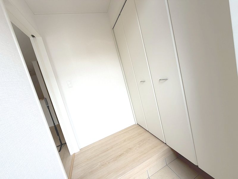 大きなシューズボックス付玄関 渚元町CRADLEGARDEN全3棟新築分譲地内3号棟 その他