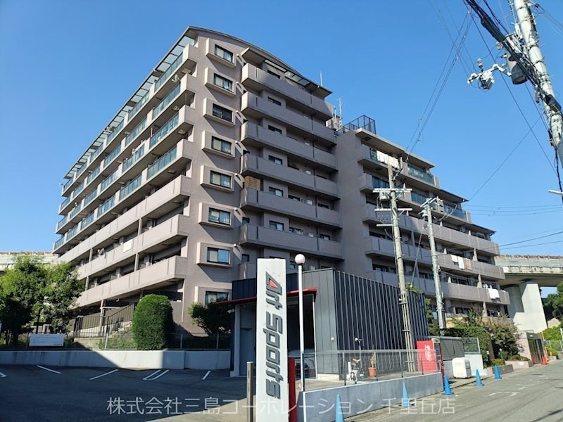 ラウンドスクエア吹田青葉丘   外観写真