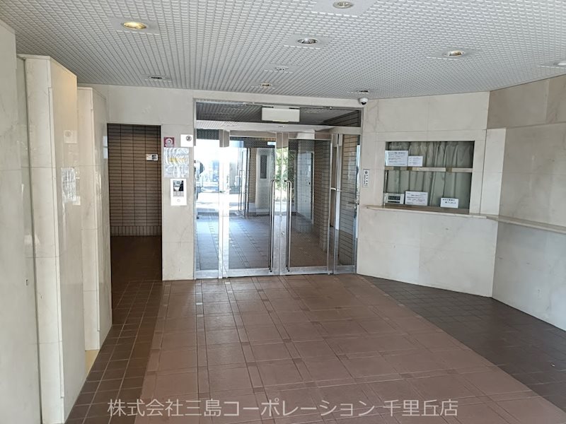 ラウンドスクエア吹田青葉丘   共用部写真（ロビー）