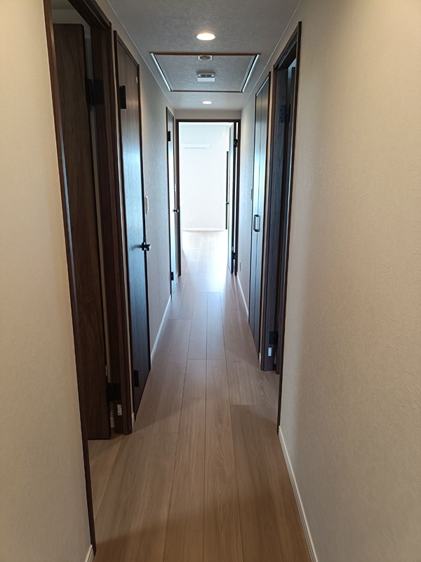 ラウンドスクエア吹田青葉丘   現地写真（玄関）