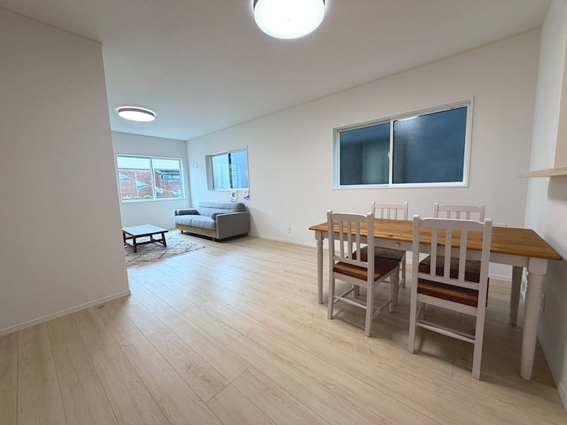 南側から採光のある明るいLDK20帖 楠葉野田2丁目GRADLEGARDEN全2棟新築分譲地内2号棟 その他