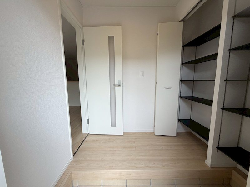 大きなシューズボックス付き広々玄関 楠葉野田2丁目GRADLEGARDEN全2棟新築分譲地内1号棟 その他