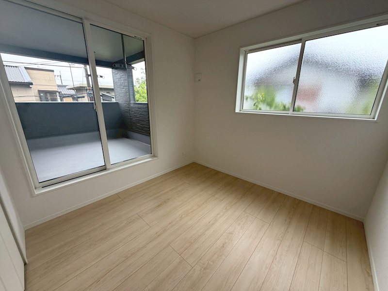 バルコニーに面した洋室5帖 楠葉野田2丁目GRADLEGARDEN全2棟新築分譲地内1号棟 その他