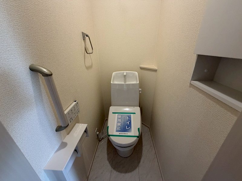 2階トイレ。温水洗浄暖房便座 長尾東町3丁目全2棟新築分譲地内1号棟 その他