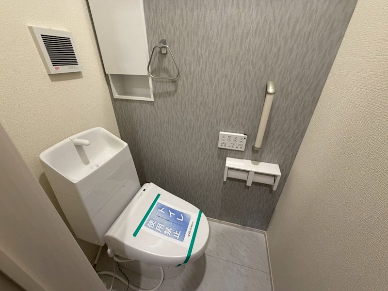 1階トイレ。温水洗浄暖房便座 長尾東町3丁目全2棟新築分譲地内1号棟 その他