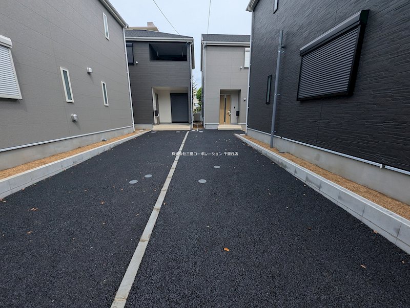 摂津市鳥飼西３丁目　新築一戸建　3号棟 現地写真（駐車場）