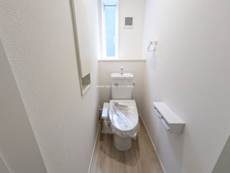 摂津市鳥飼西３丁目　新築一戸建　3号棟 内観写真（トイレ）
