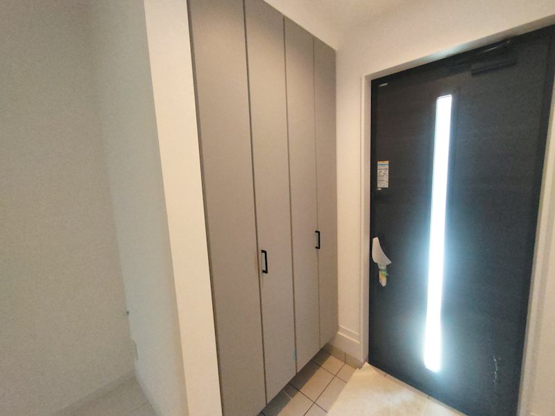 東香里1丁目限定1邸新築分譲住宅 現地写真（玄関）