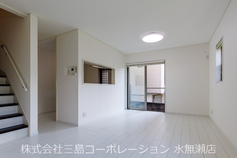LDK15.5帖 ダイニングテーブルやソファーを設置しても十分な広さとなっております! 島本町広瀬1丁目 中古一戸建 その他