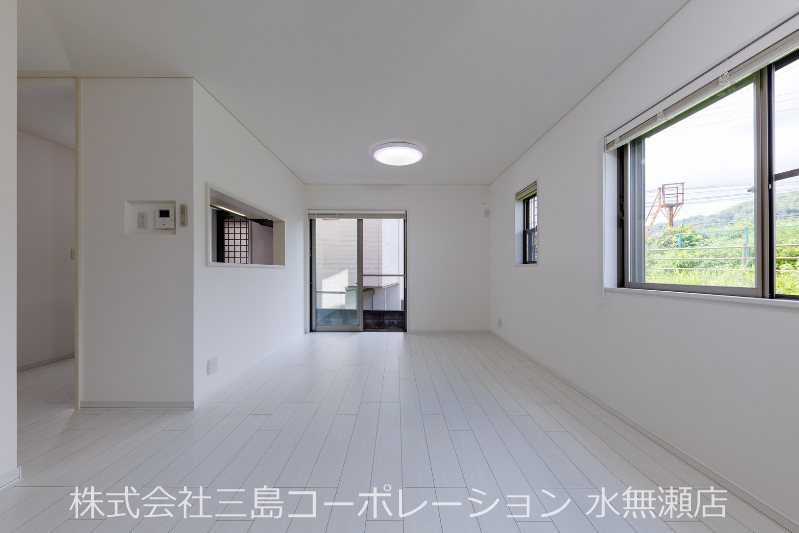 白を基調にした空間は洗練されたモダンな空間です♪ 島本町広瀬1丁目 中古一戸建 その他