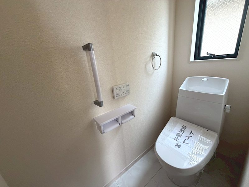 2階の温水洗浄暖房便座トイレ 高野道LiveleGardenS全2区画新築分譲住宅地内2号棟 その他
