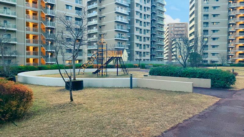 自走式駐車場上部は公園です。 ジオ彩都みなみ坂4番館 12F号室 その他