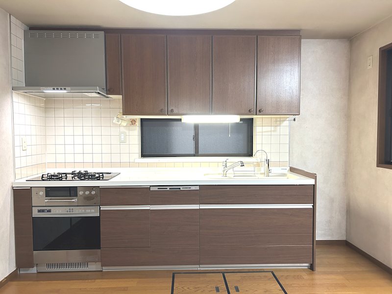 食洗器、オーブンレンジ付のシステムキッチン 東香里元町一戸建既存住宅 その他