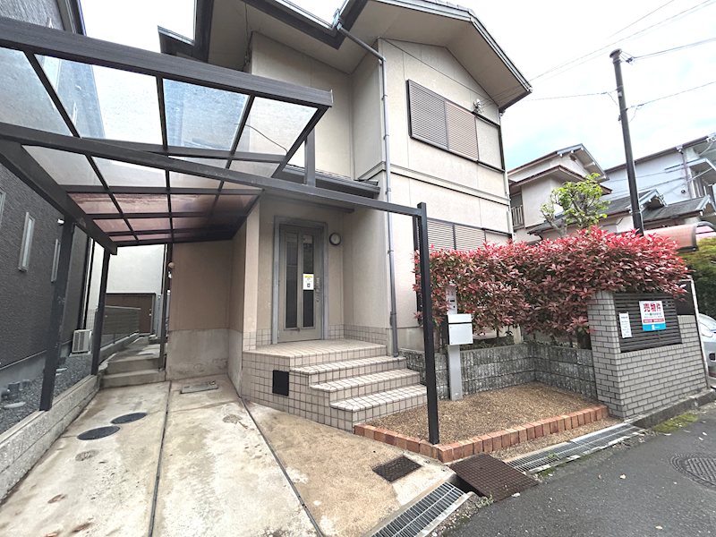 当該物件の駐車スペース 東香里元町一戸建既存住宅 その他