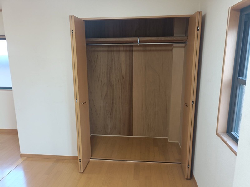 広々とした収納スペースは、衣類から季節物までたっぷりと収まります。整理整頓がしやすく、すっきりとした空間を保てます。 摂津市鳥飼和道1丁目 中古一戸建 その他