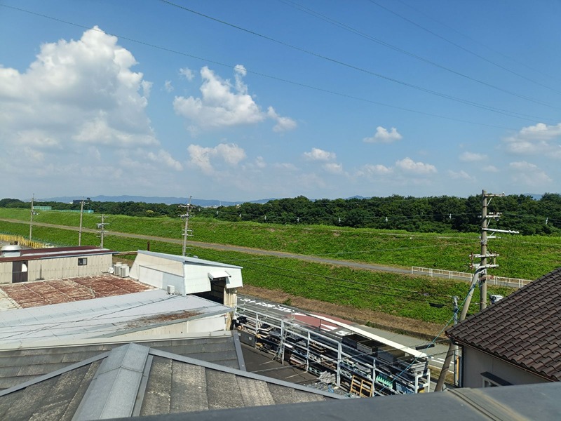 空と緑のコントラストが美しい眺望。穏やかな景色が日々の暮らしを彩ります。 摂津市鳥飼和道1丁目 中古一戸建 その他