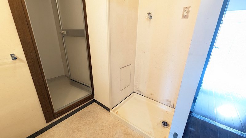 洗濯パンと給水栓を完備。洗面スペースを設けており、家事動線にも配慮した間取りです。 メゾン千里丘P棟 その他