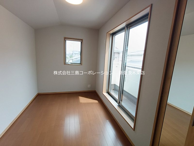 茨木市玉瀬町　中古一戸建 内観写真（リビング以外の居室）