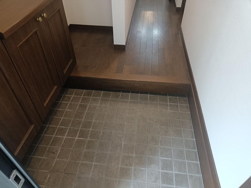 吹田市南正雀2丁目　中古一戸建 現地写真（玄関）