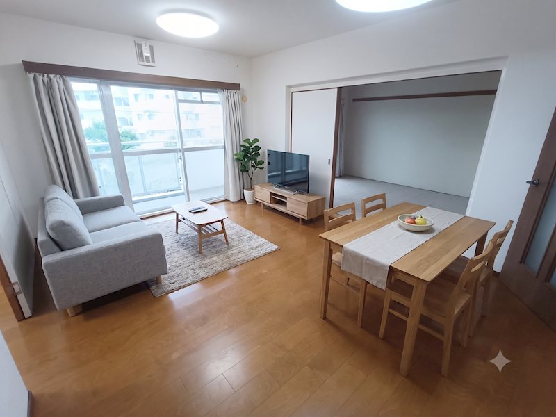 南向きで陽当り良好なLDK(家具はCGによるイメージです) 高槻阿武山二番街205号棟 その他
