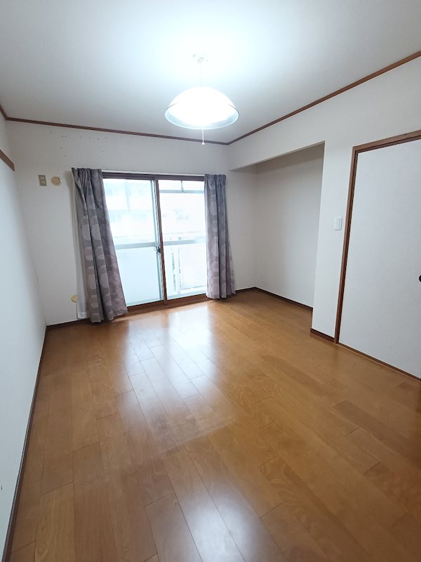 北側約6帖の洋室は二重サッシとなっております。 高槻阿武山二番街205号棟 その他