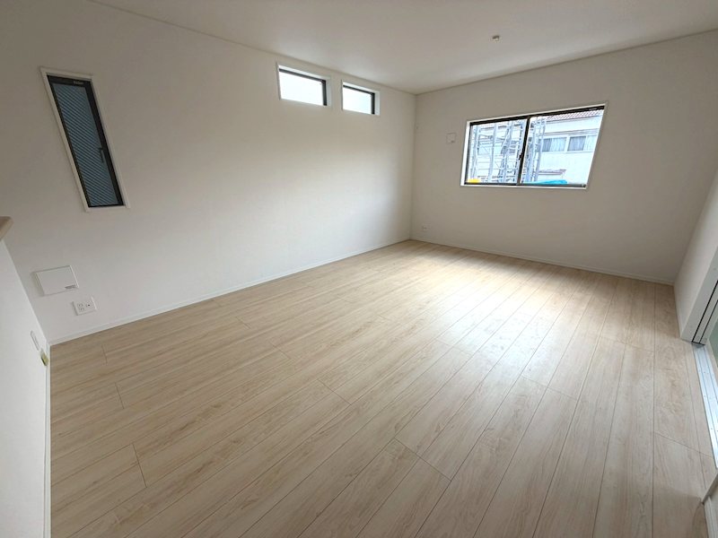 北・西・南の窓から明るい光が入るLDK15帖 長尾峠町CRADLEGARDEN全21棟新築分譲地内20号棟 その他