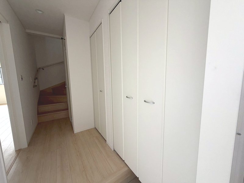 大きなシューズボックス付き玄関 長尾峠町CRADLEGARDEN全21棟新築分譲地内20号棟 その他