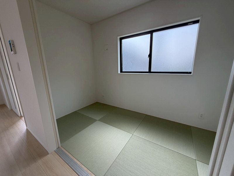 リビング横和室4帖 長尾峠町CRADLEGARDEN全21棟新築分譲地内3号棟 その他