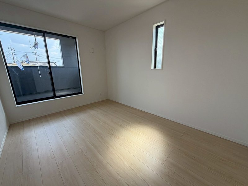 バルコニーに面した洋室6帖 お子様のお部屋にいかがでしょうか 長尾峠町CRADLEGARDEN全21棟新築分譲地内3号棟 その他