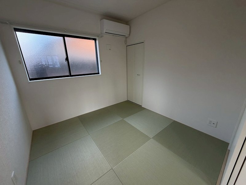 リビング横和室4.5帖 落ち着く畳の空間 長尾峠町CRADLEGARDEN全21棟新築分譲地内19号棟 その他